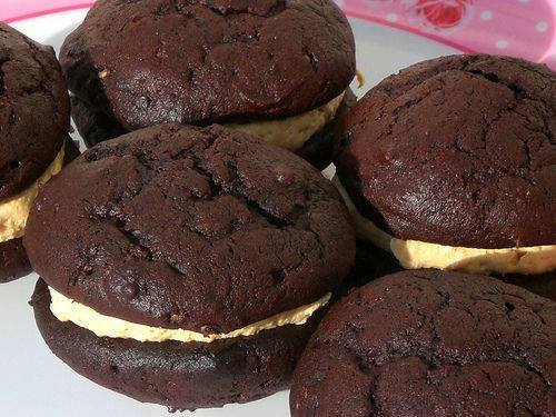 chocolate peanut butter whoopie pies